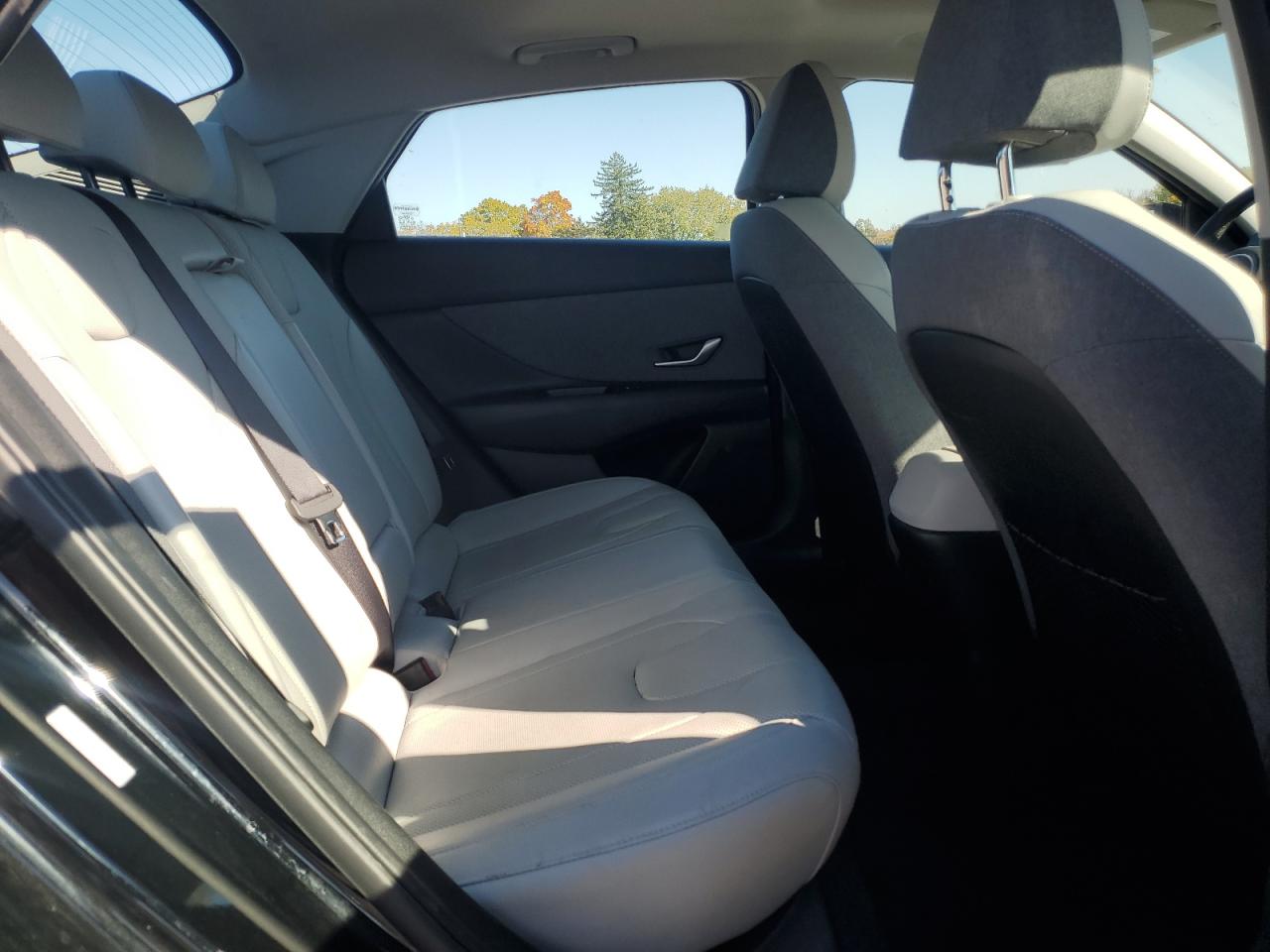 2023 Hyundai Elantra - Image 10