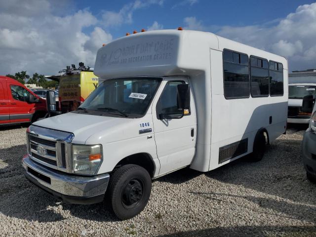 2011 Ford Econoline E350 Super Duty Cutaway Van