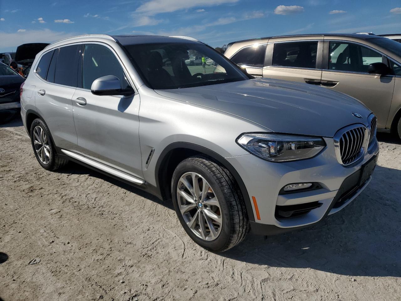 VIN 5UXTR9C57JLD60995 2018 BMW X3 no.4