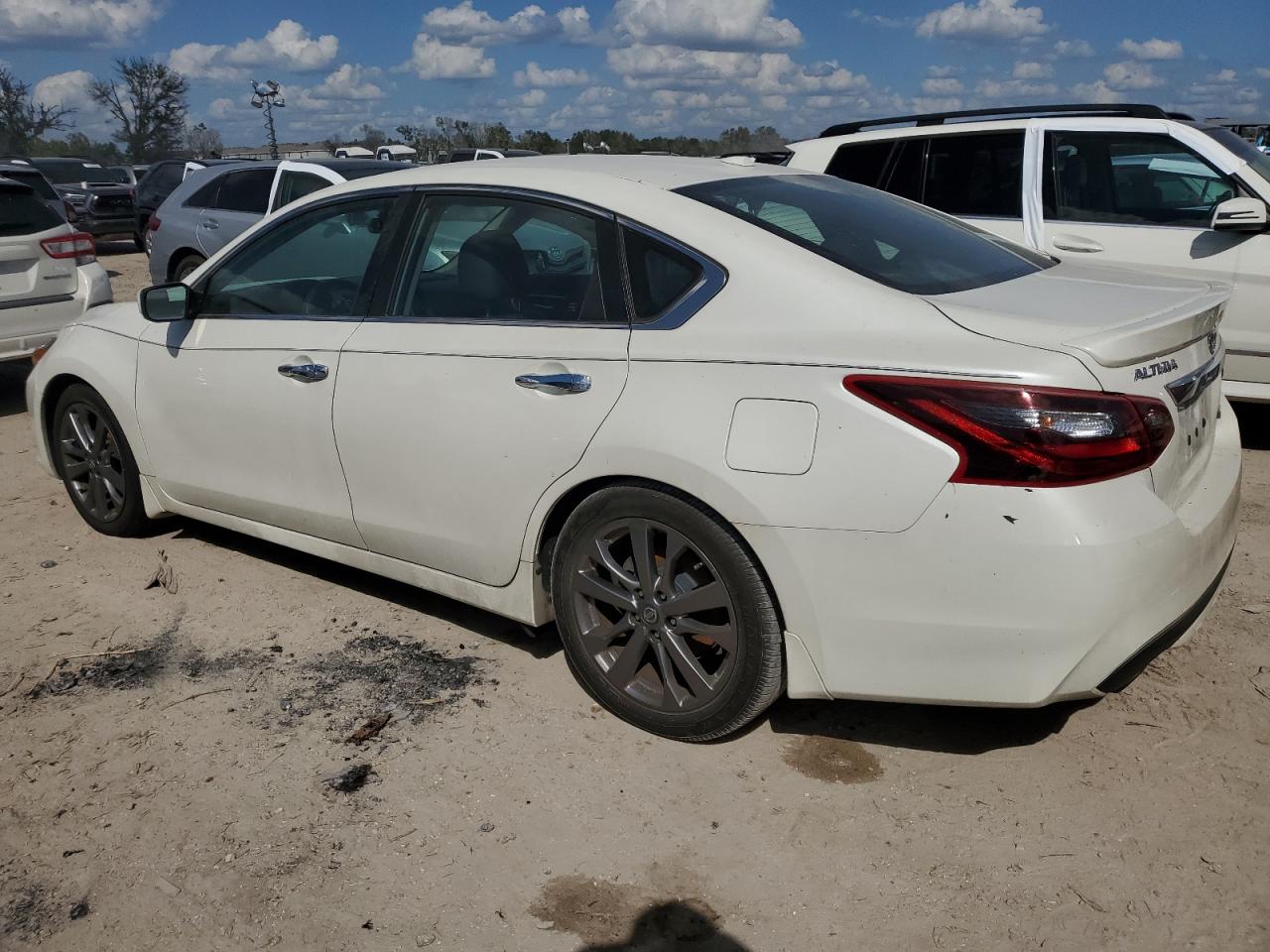 2018 Nissan Altima - Image 2