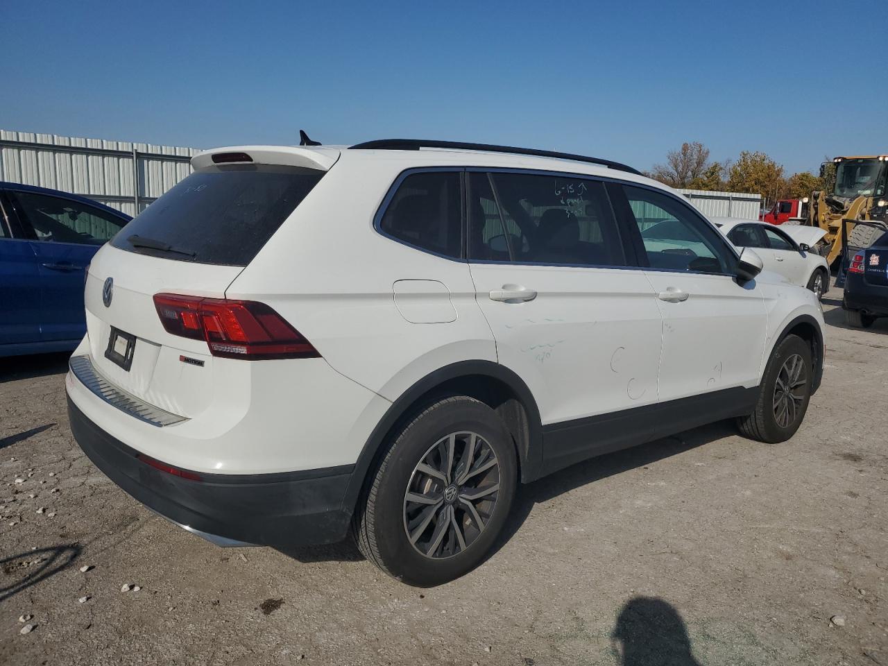 2019 Volkswagen Tiguan - Image 3