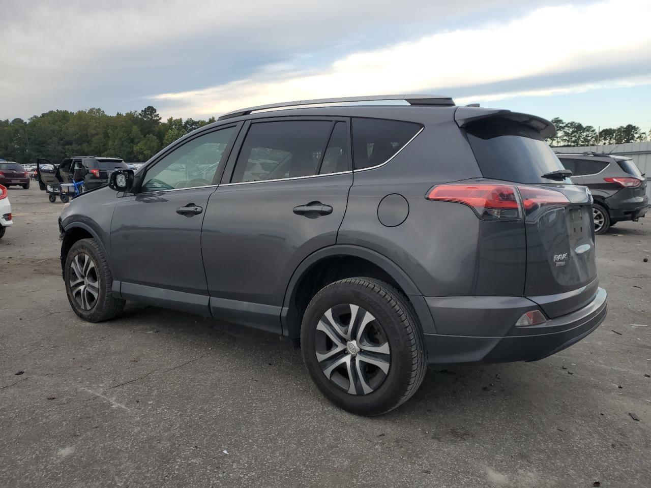 2T3ZFREV6JW485854 2018 TOYOTA RAV 4 - Image 2