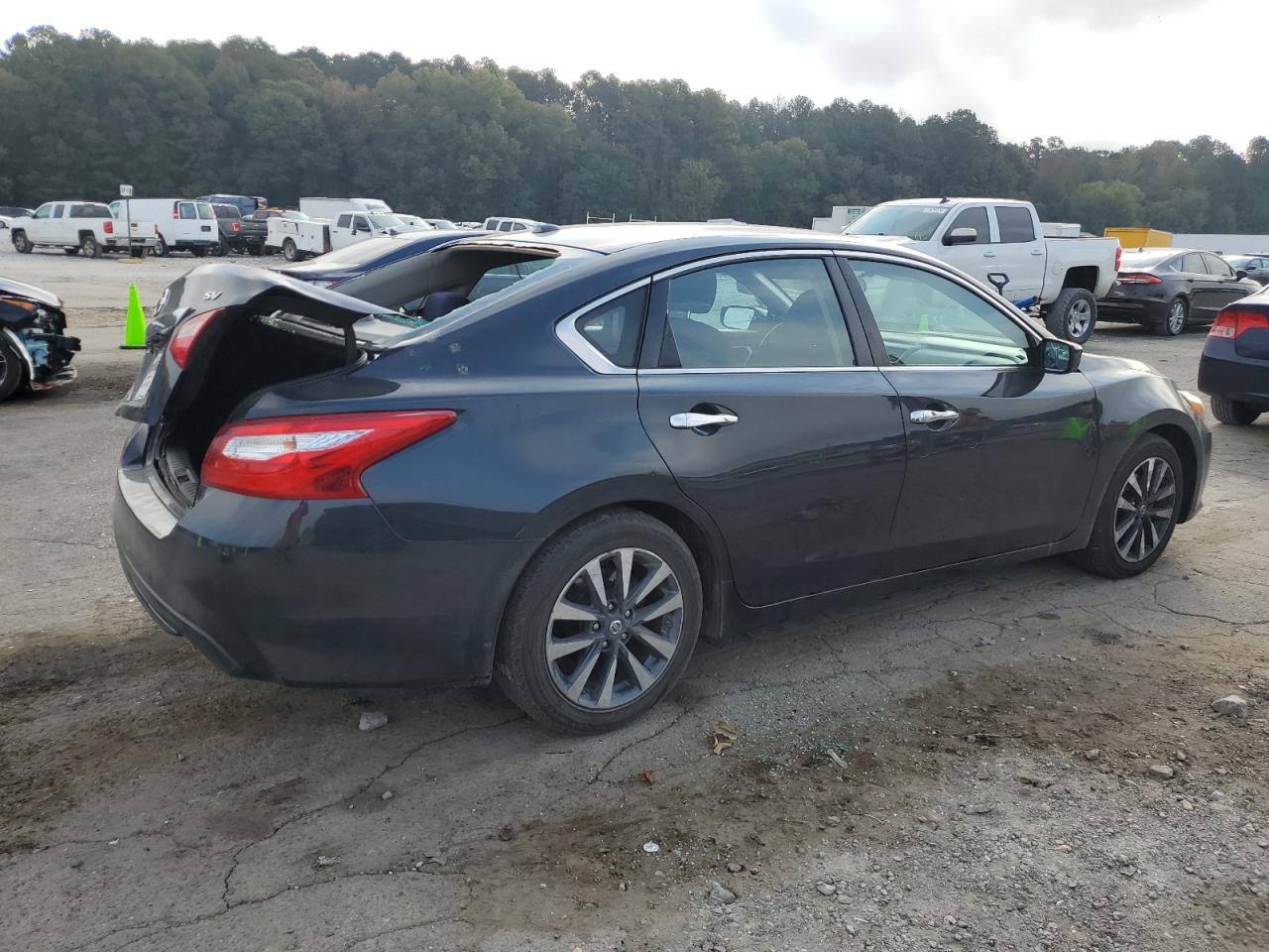 2017 Nissan Altima - Image 3