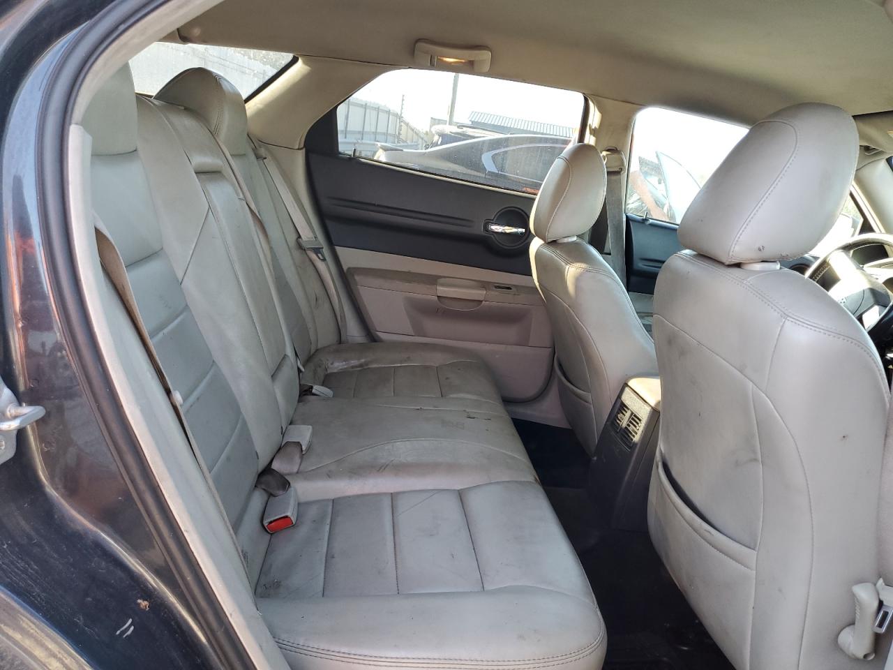 2007 Dodge Magnum - Image 11