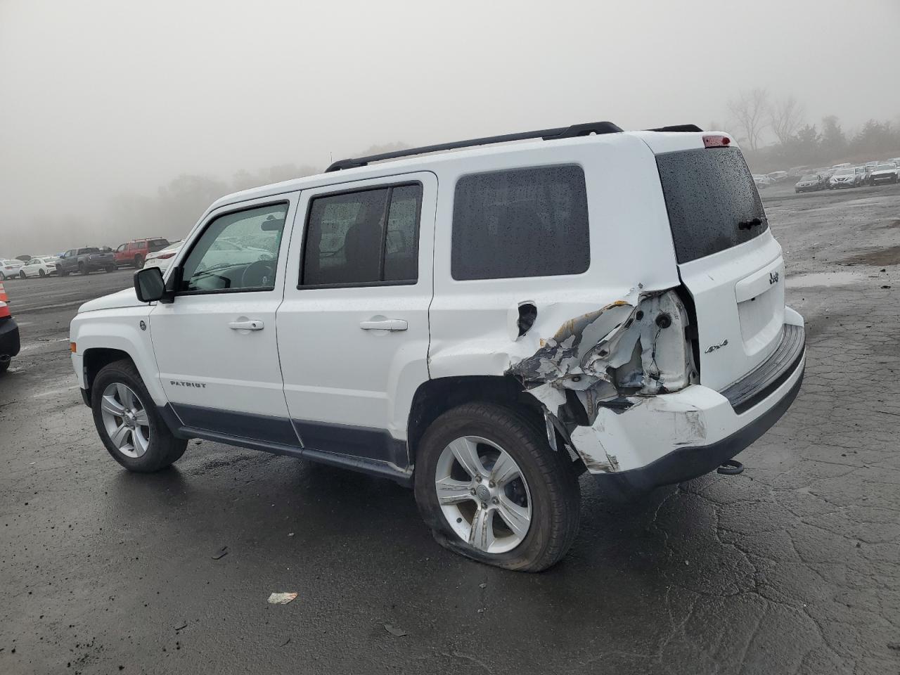 VIN 1C4NJRBB2ED665519 2014 JEEP PATRIOT no.2