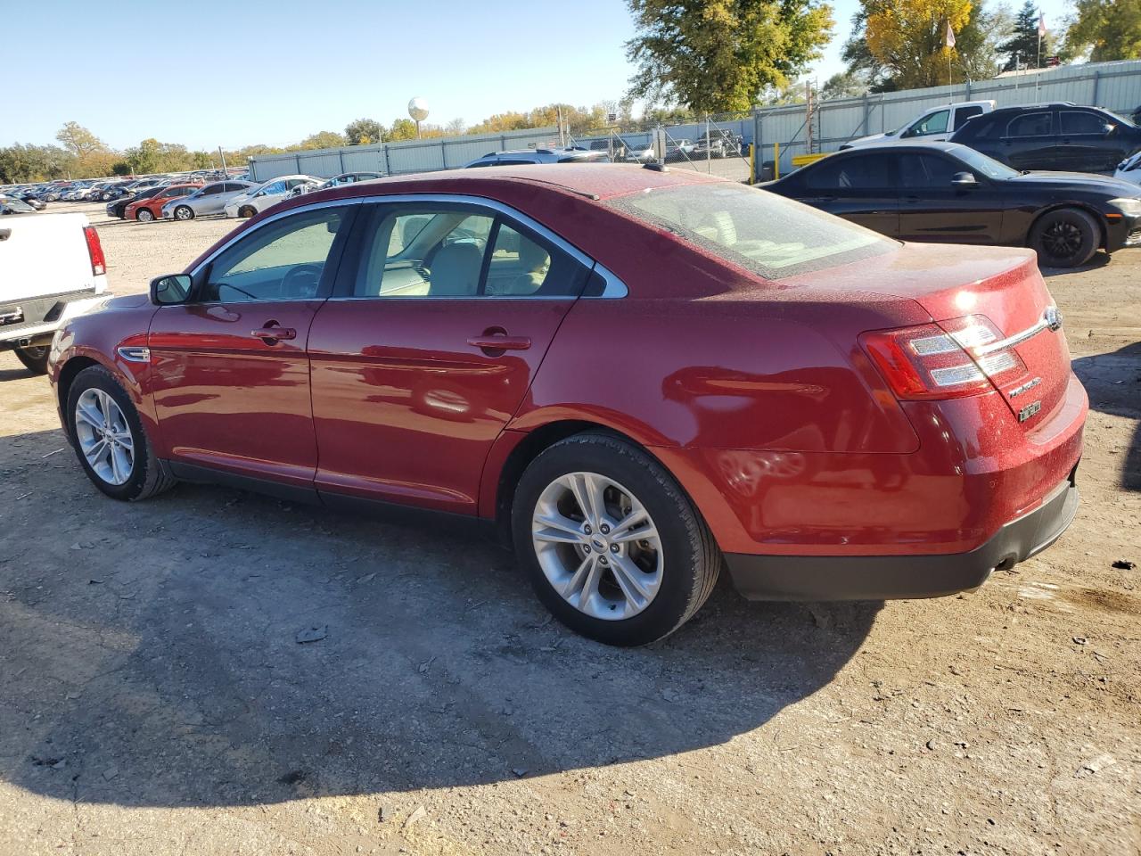 2014 Ford Taurus - Image 2