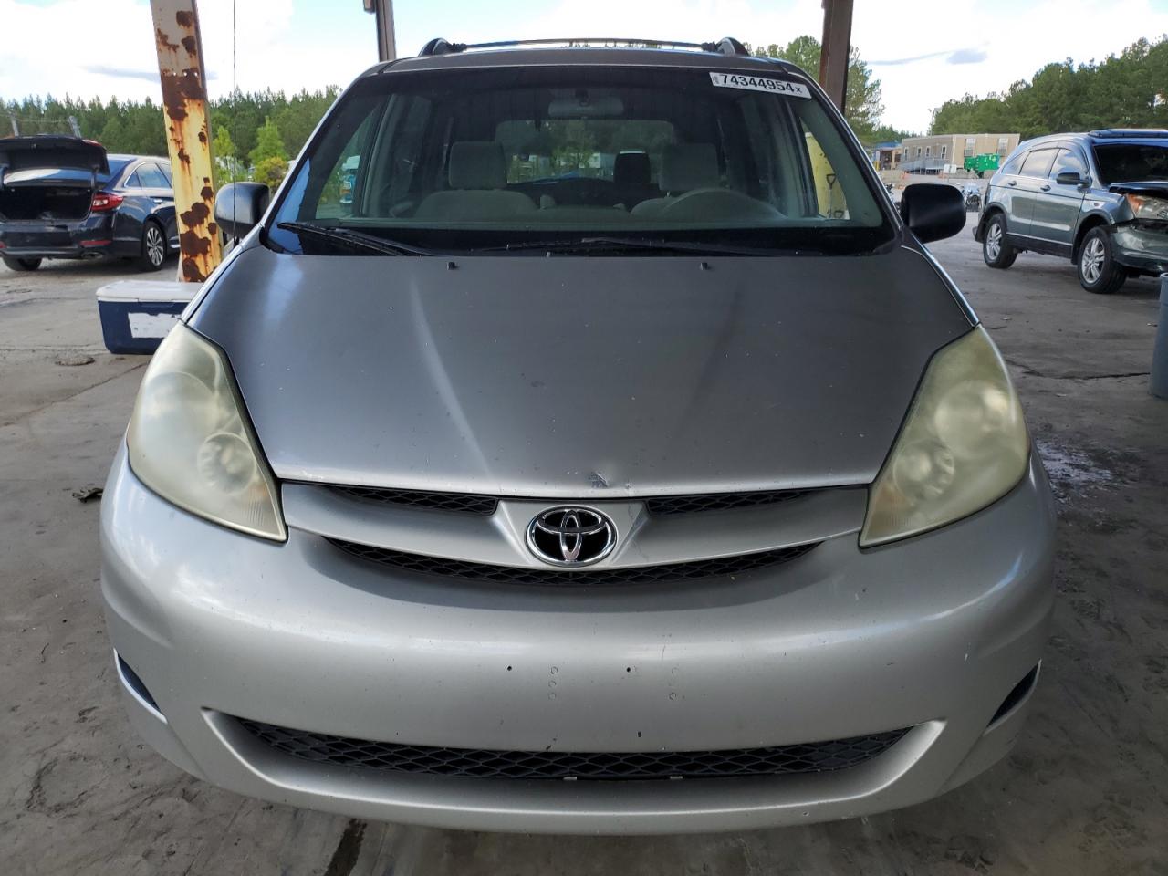 2006 Toyota Sienna - Image 5