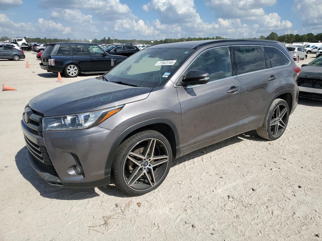 2017 TOYOTA HIGHLANDER