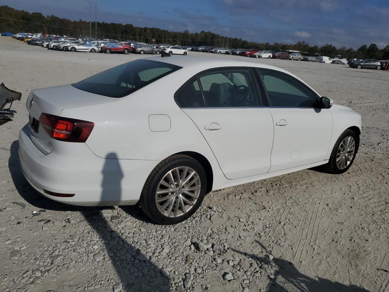 2016 Volkswagen Jetta - Image 3