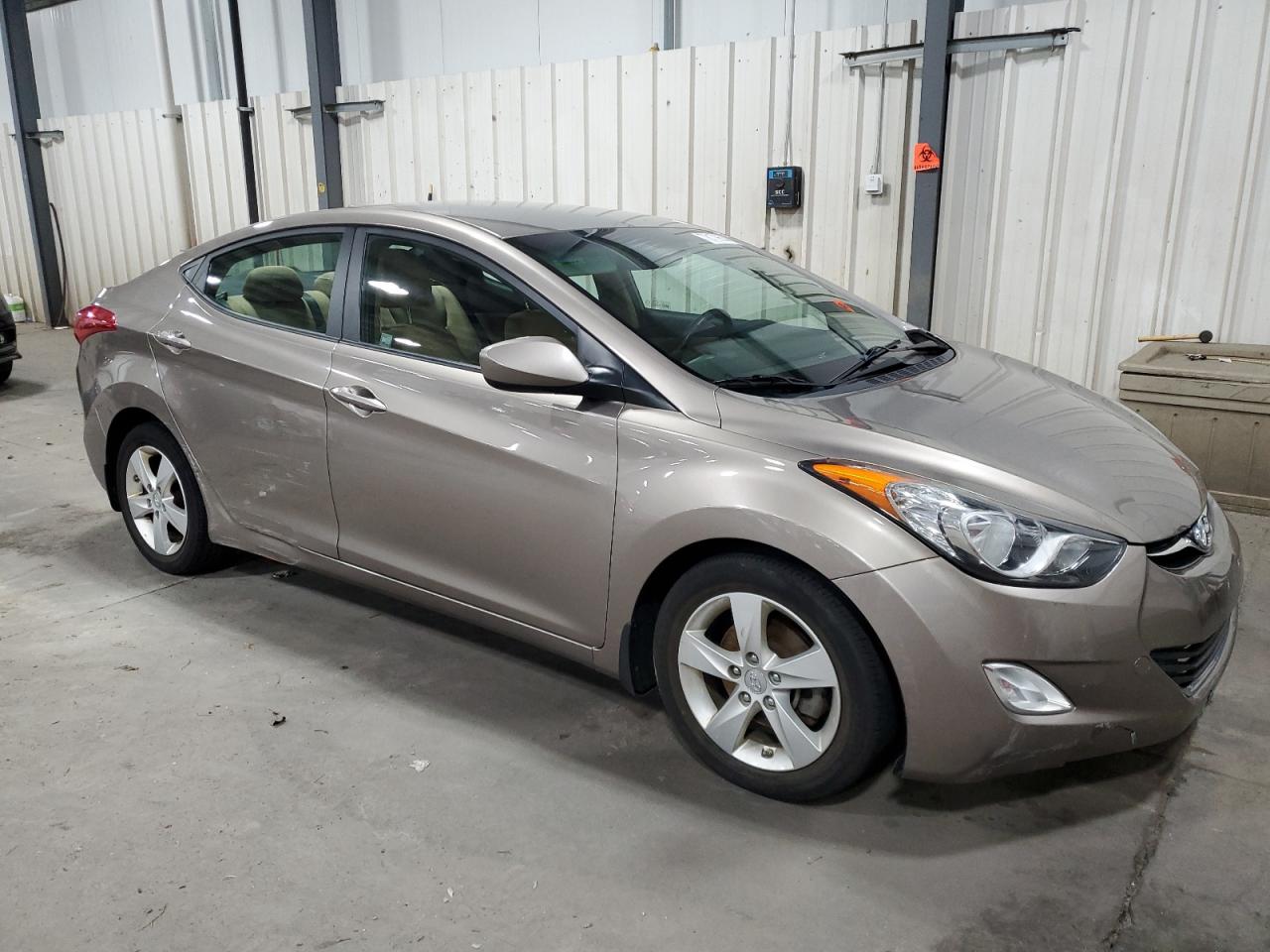 2013 Hyundai Elantra - Image 4