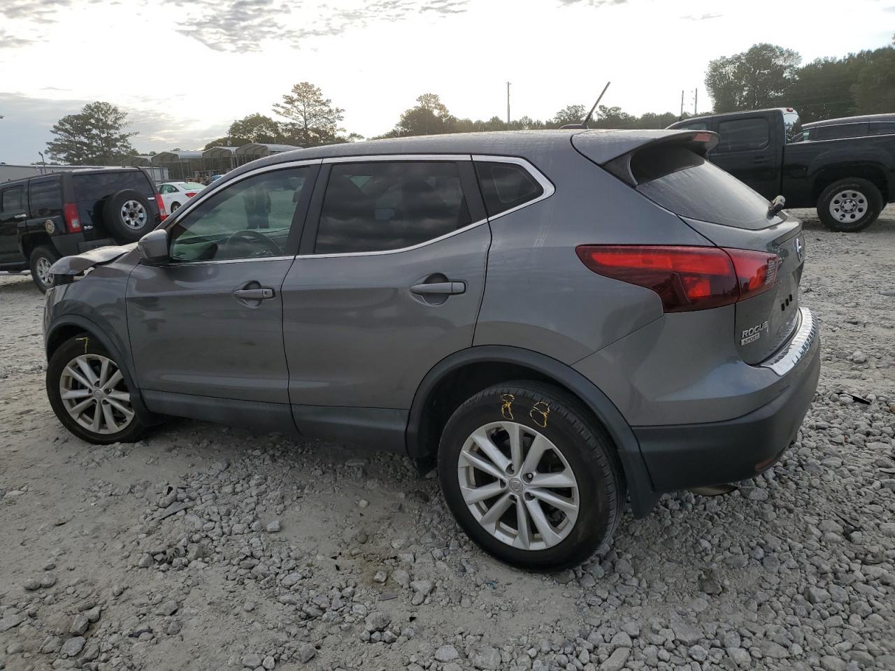 2018 Nissan Rogue - Image 2