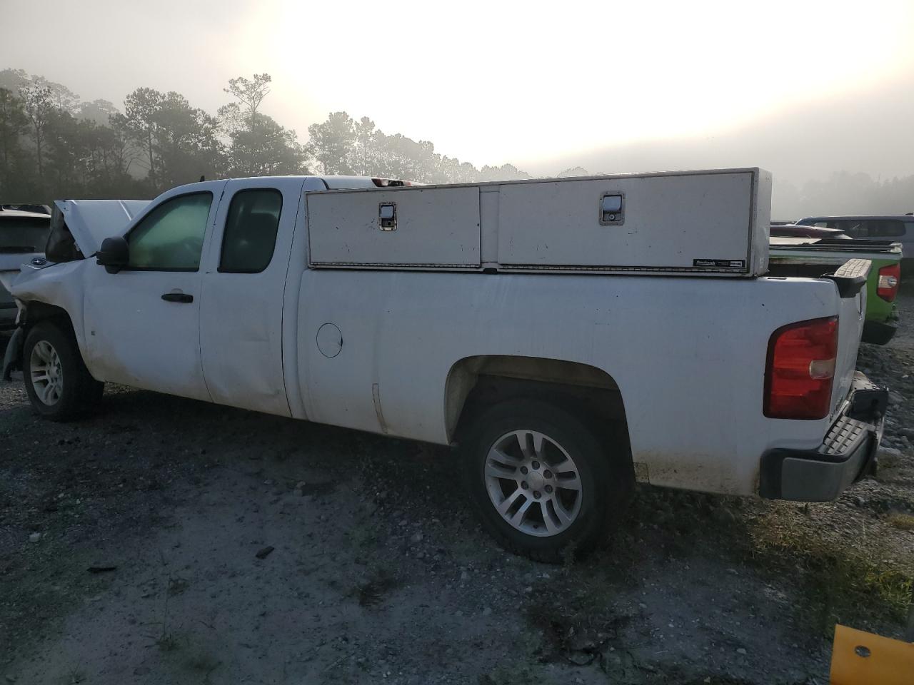 2009 Chevrolet Silverado - Image 2