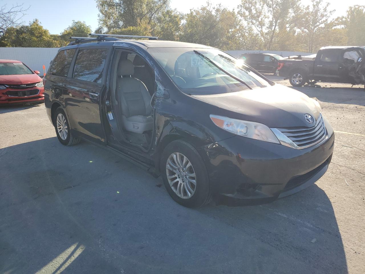 2017 Toyota Sienna Xle VIN: 5TDYZ3DC9HS825316 Lot: 76847674