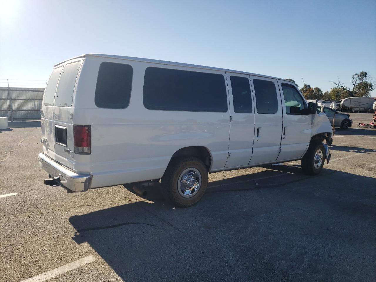 2010 Ford Econoline - Image 3