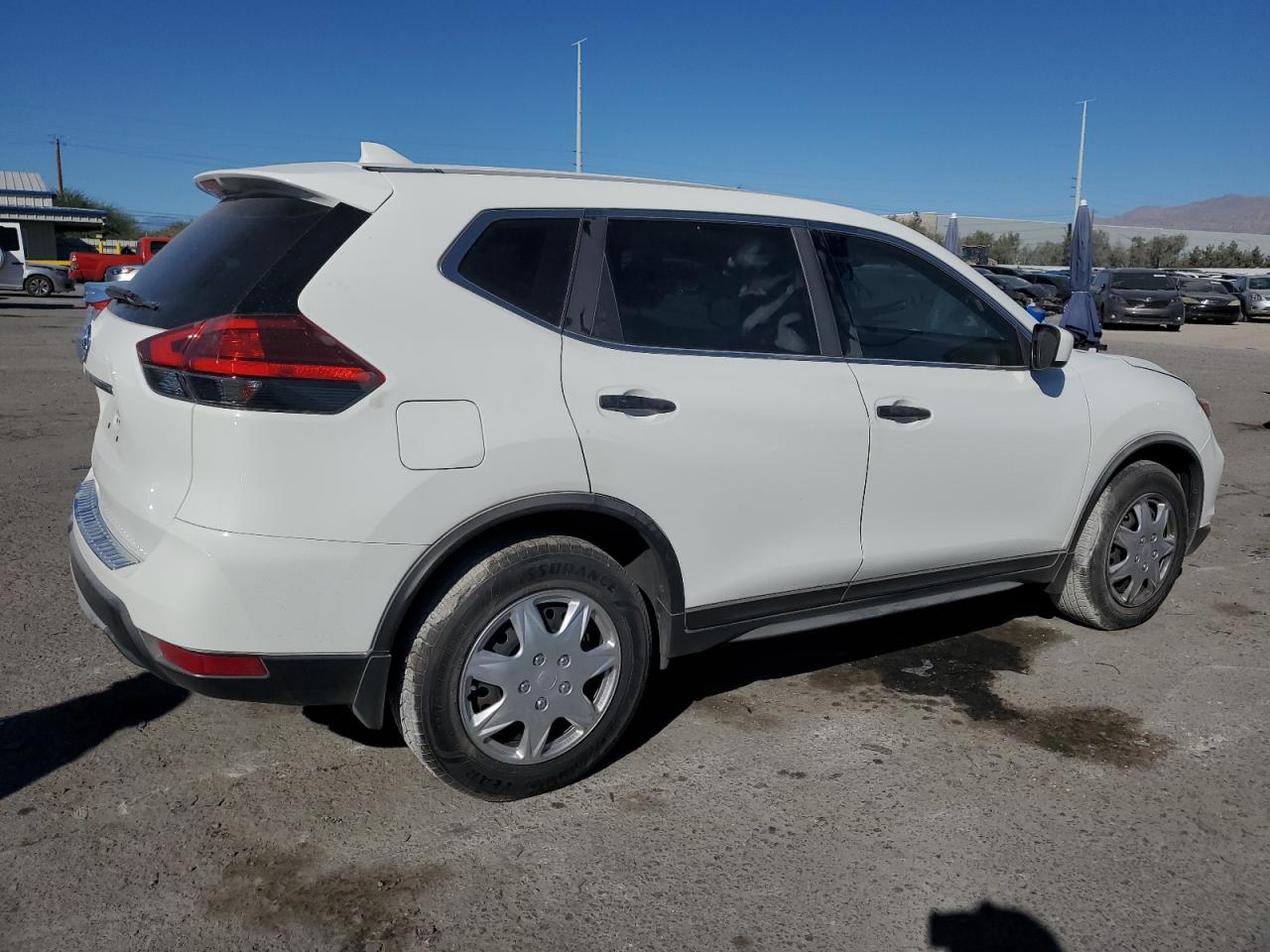 2017 Nissan Rogue - Image 3