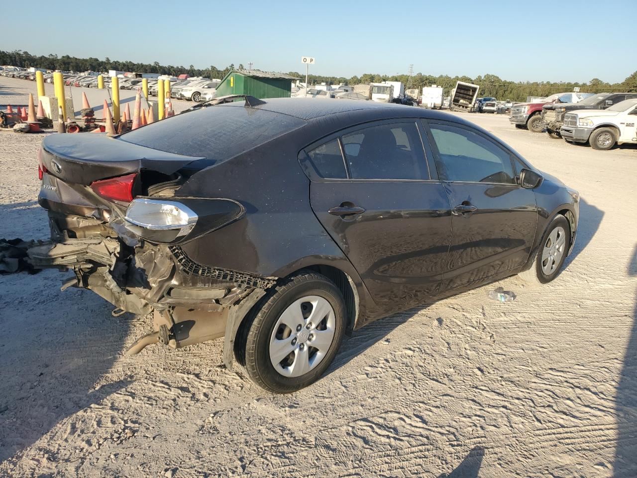 2017 Kia Forte - Image 3