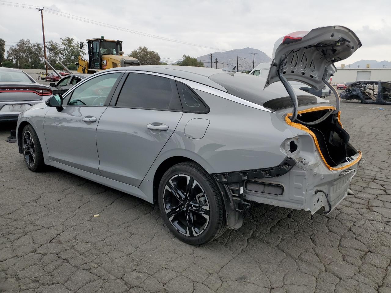 2022 Kia K5 - Image 2