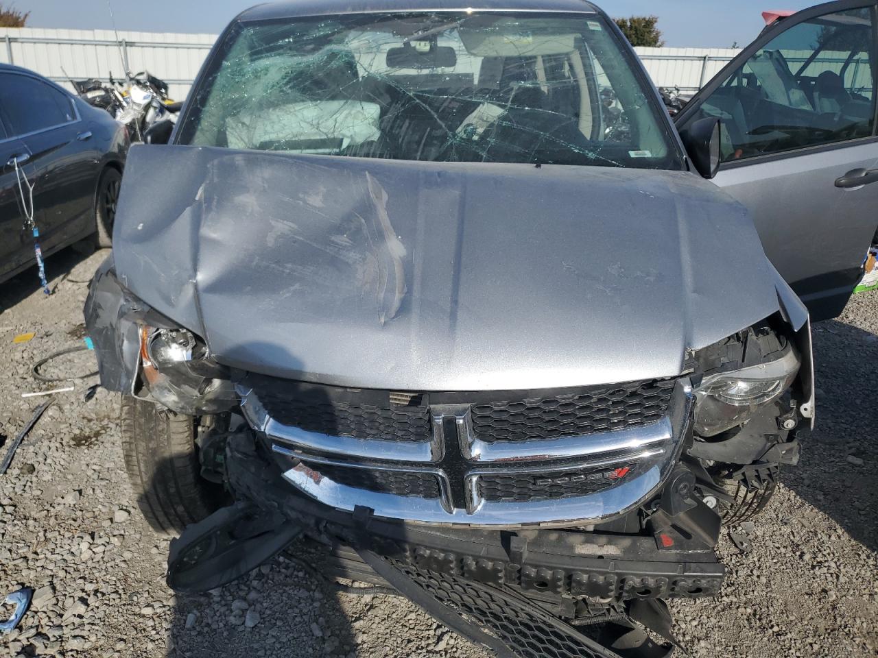 2019 Dodge Caravan - Image 13