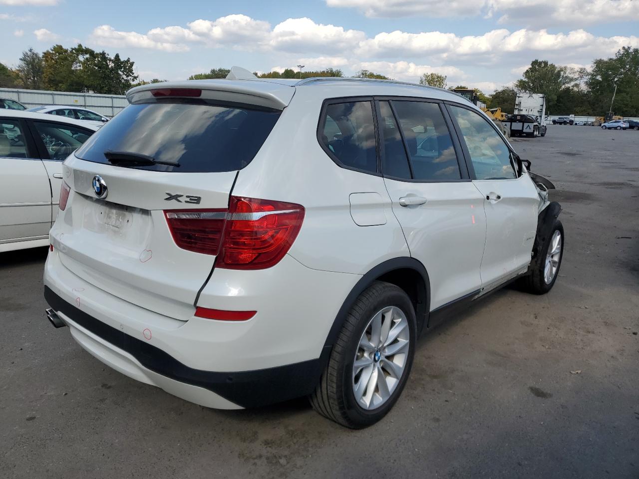 VIN 5UXWX9C5XH0T05663 2017 BMW X3 no.3