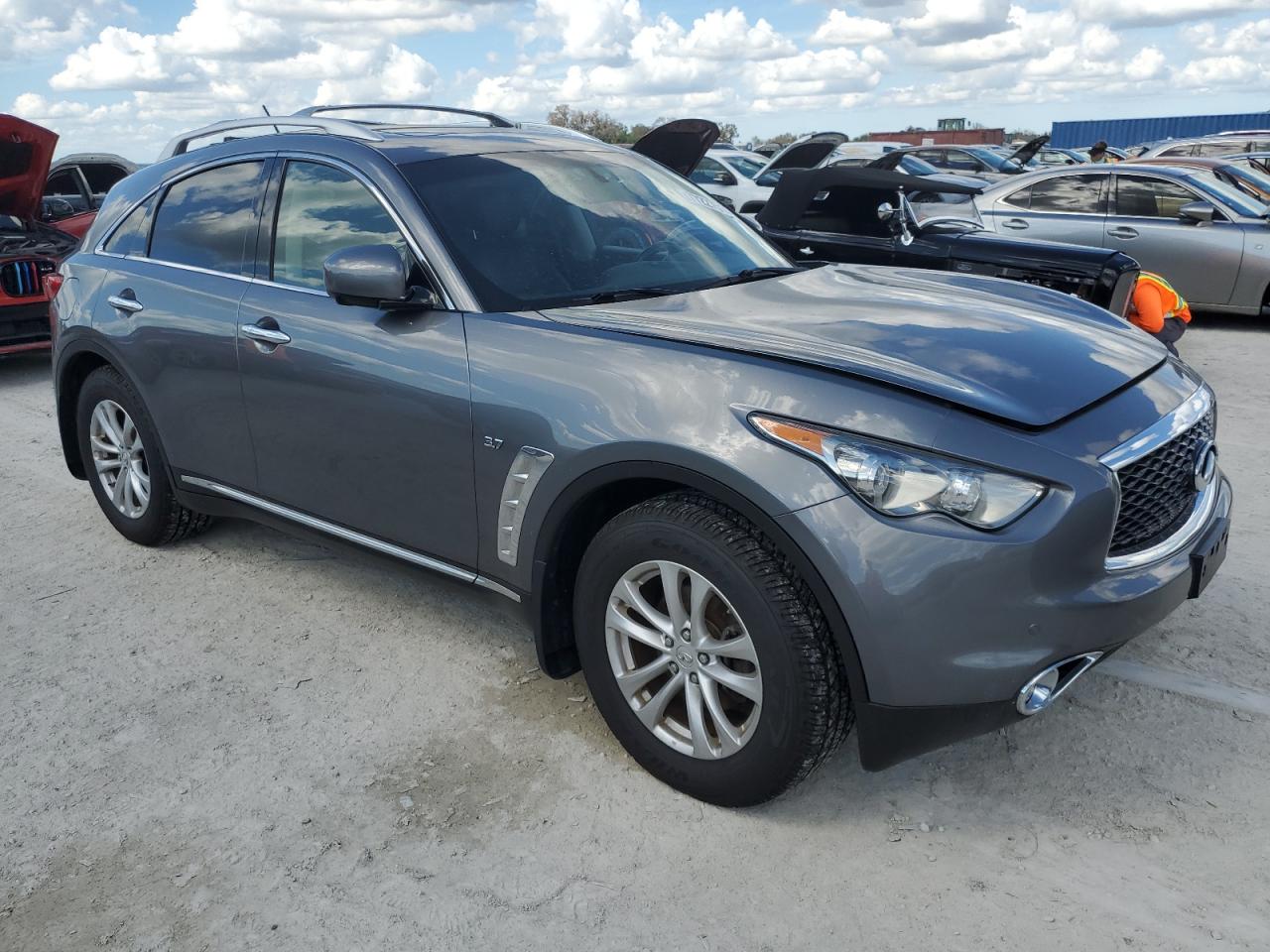 2017 Infiniti QX70 - Image 4