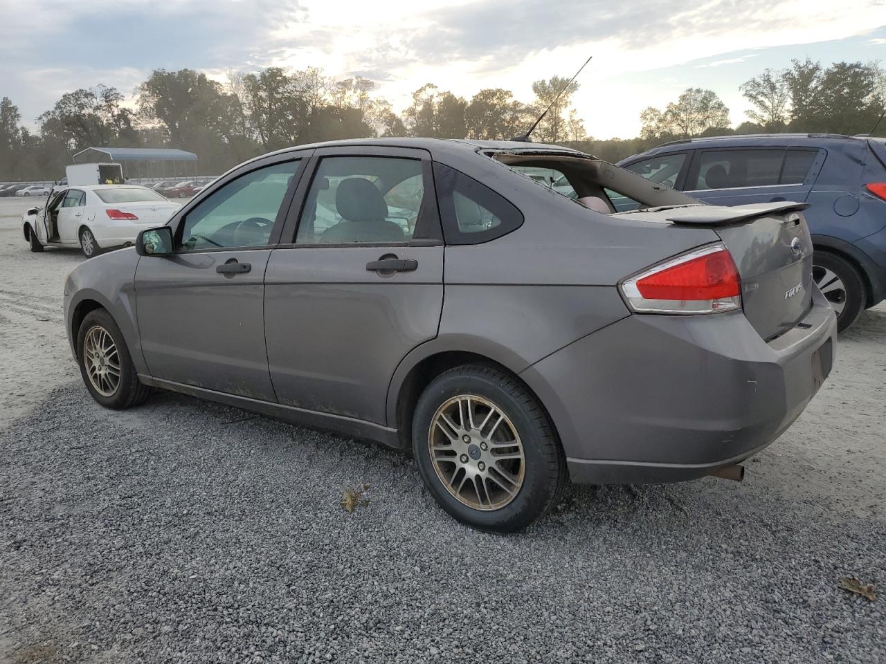2010 Ford Focus - Image 2