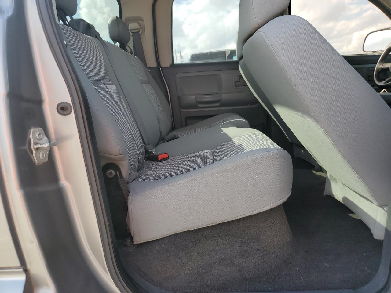 2008 Dodge Dakota - Image 11