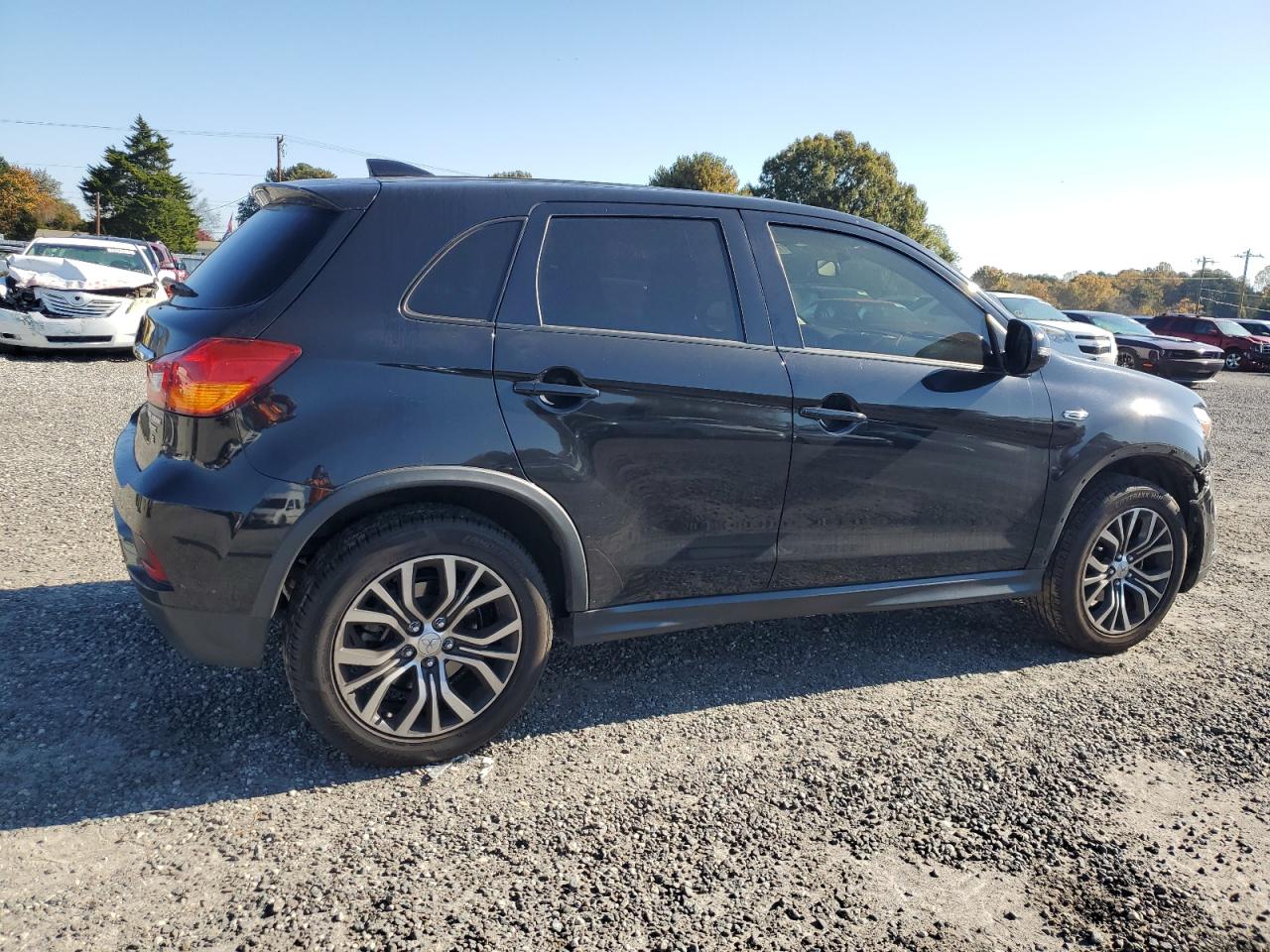 2019 Mitsubishi Outlander - Image 3