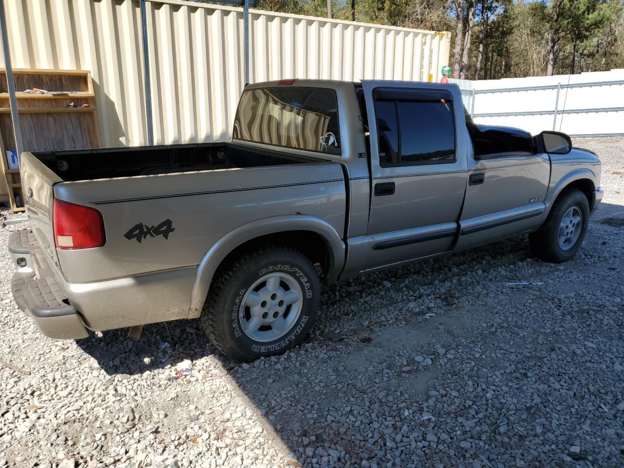 2003 Chevrolet S-10 Pickup - Image 3
