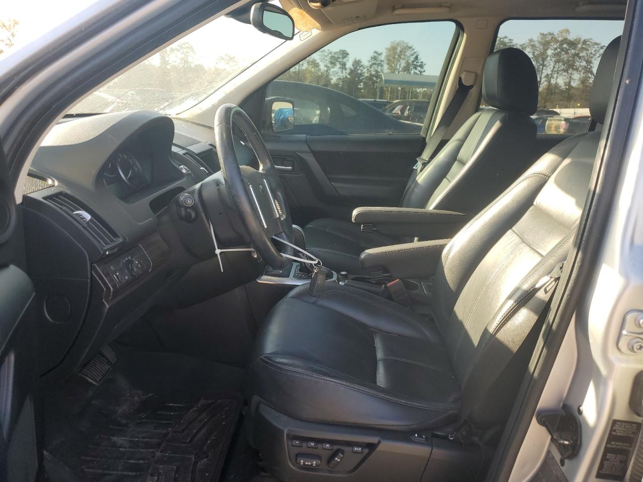 2011 Land Rover LR2 - Image 7