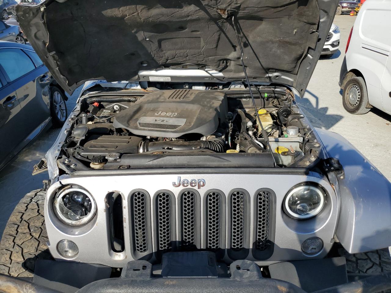 1C4HJWEG8EL258037 2014 Jeep Wrangler Unlimited Sahara