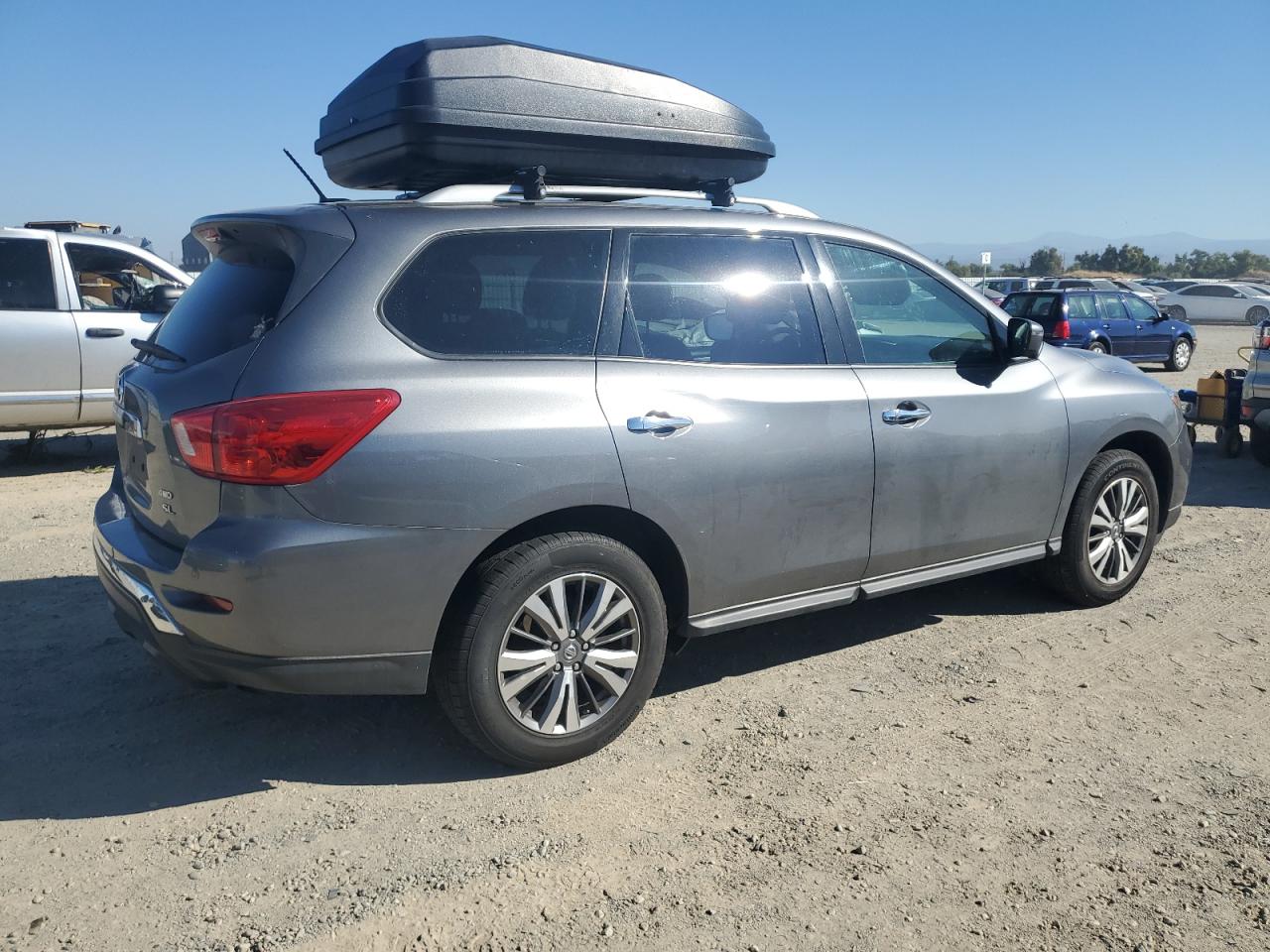 2018 Nissan Pathfinder - Image 3