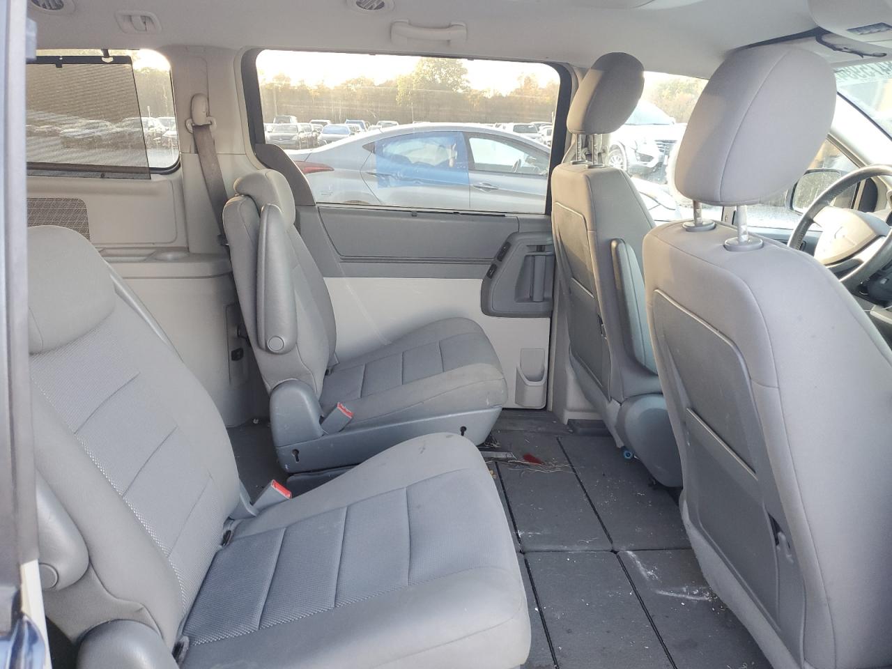 2008 Dodge Caravan - Image 11