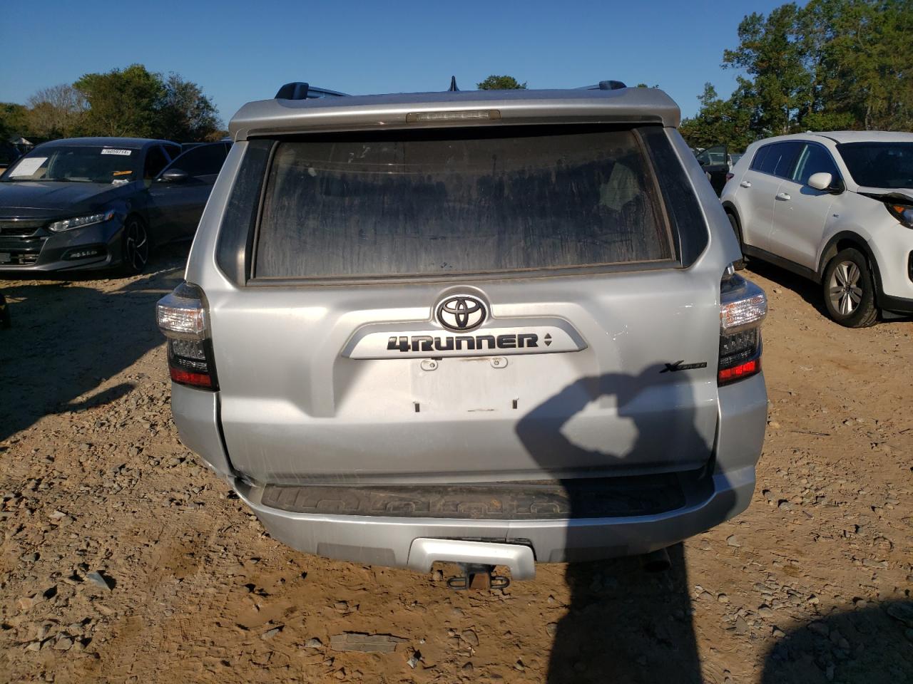 2020 Toyota 4Runner Sr5/Sr5 Premium VIN: JTEBU5JR6L5823770 Lot: 75836004