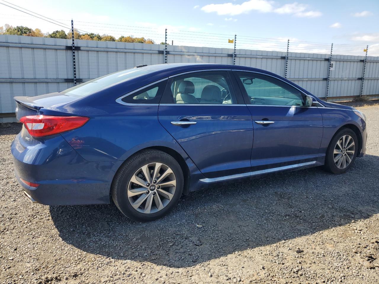 2016 Hyundai Sonata - Image 3
