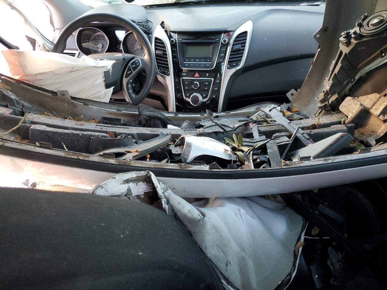 2013 Hyundai Elantra - Image 8