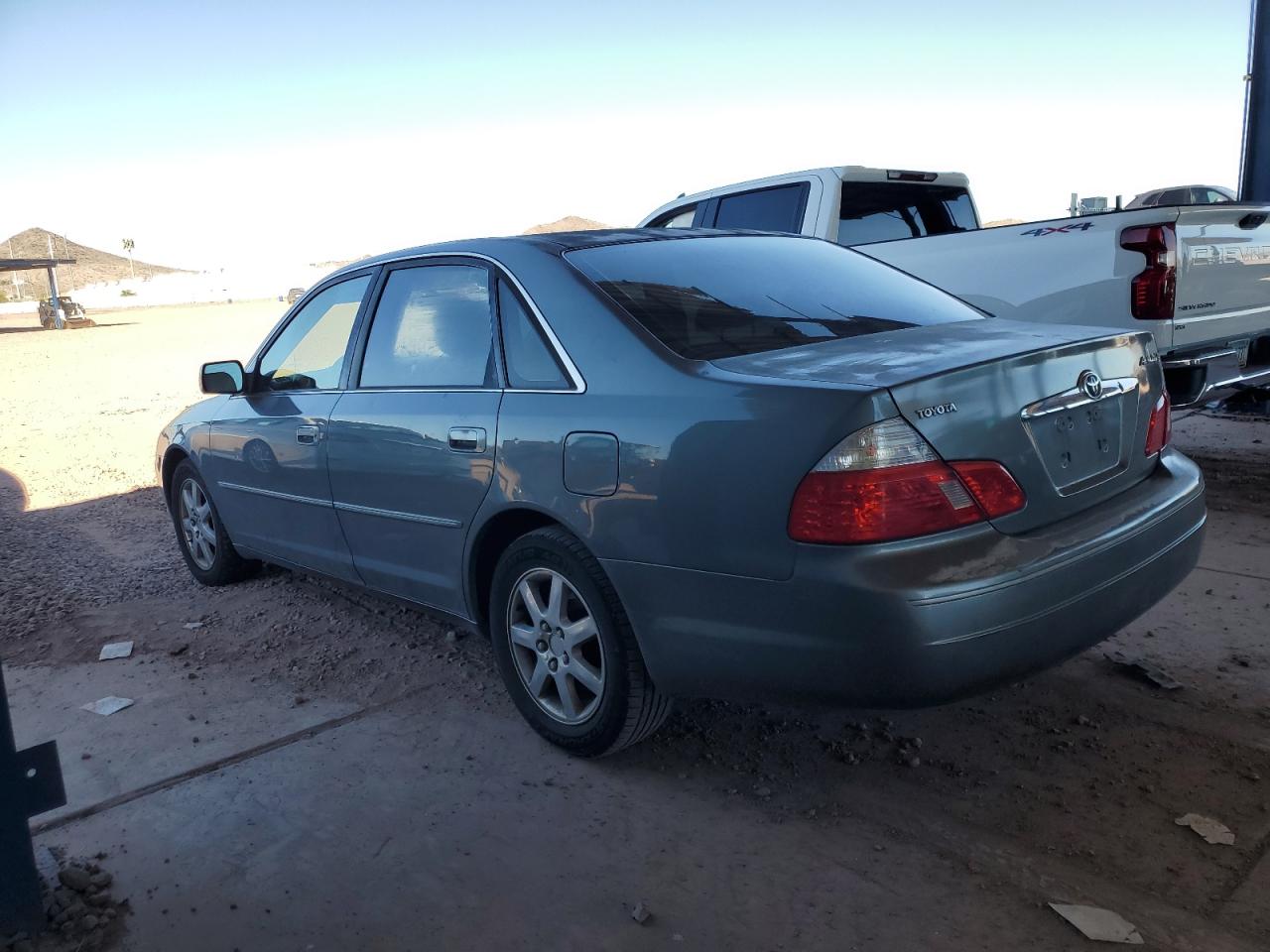 2003 Toyota Avalon - Image 2