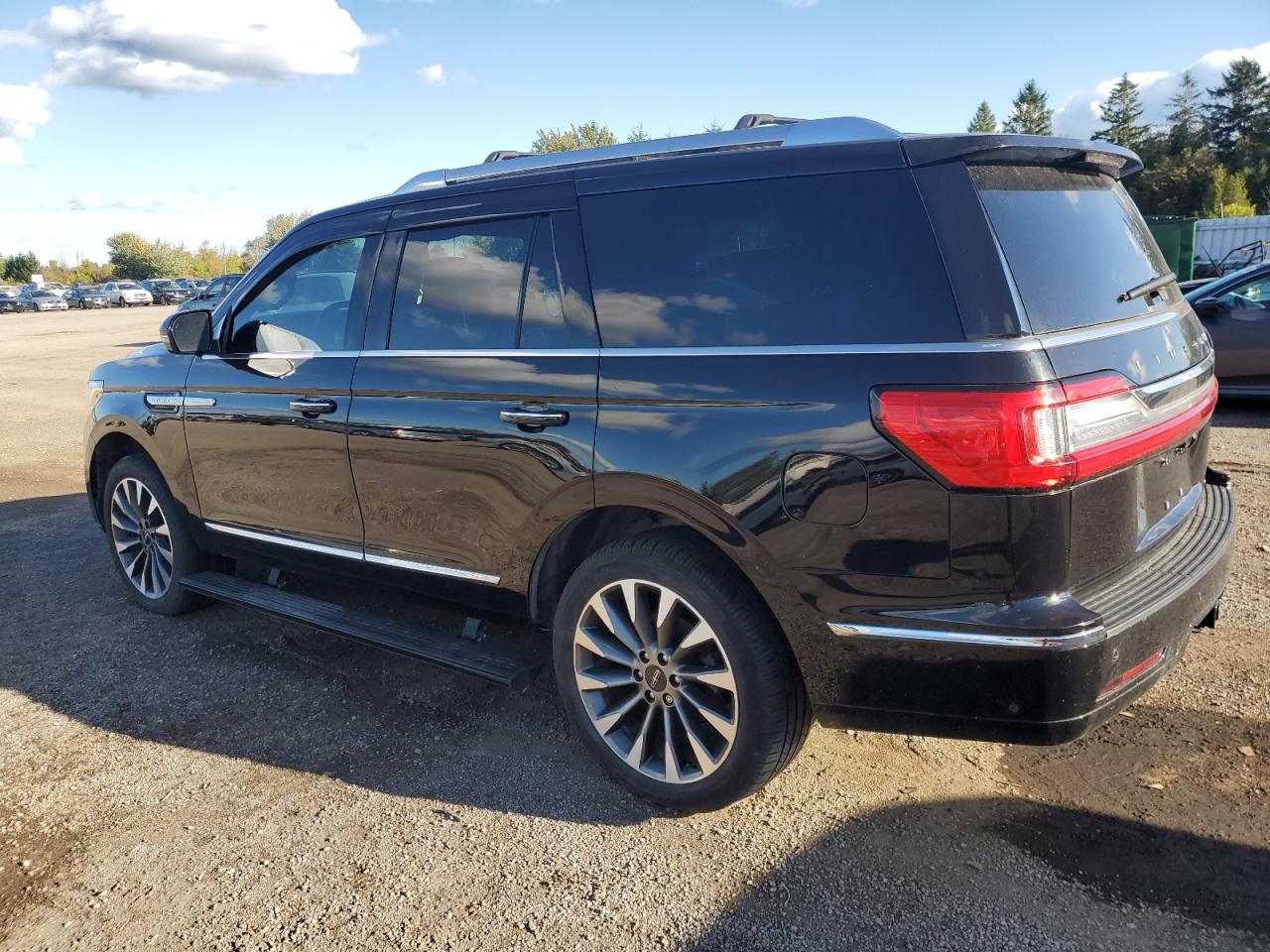 2021 Lincoln Navigator - Image 2