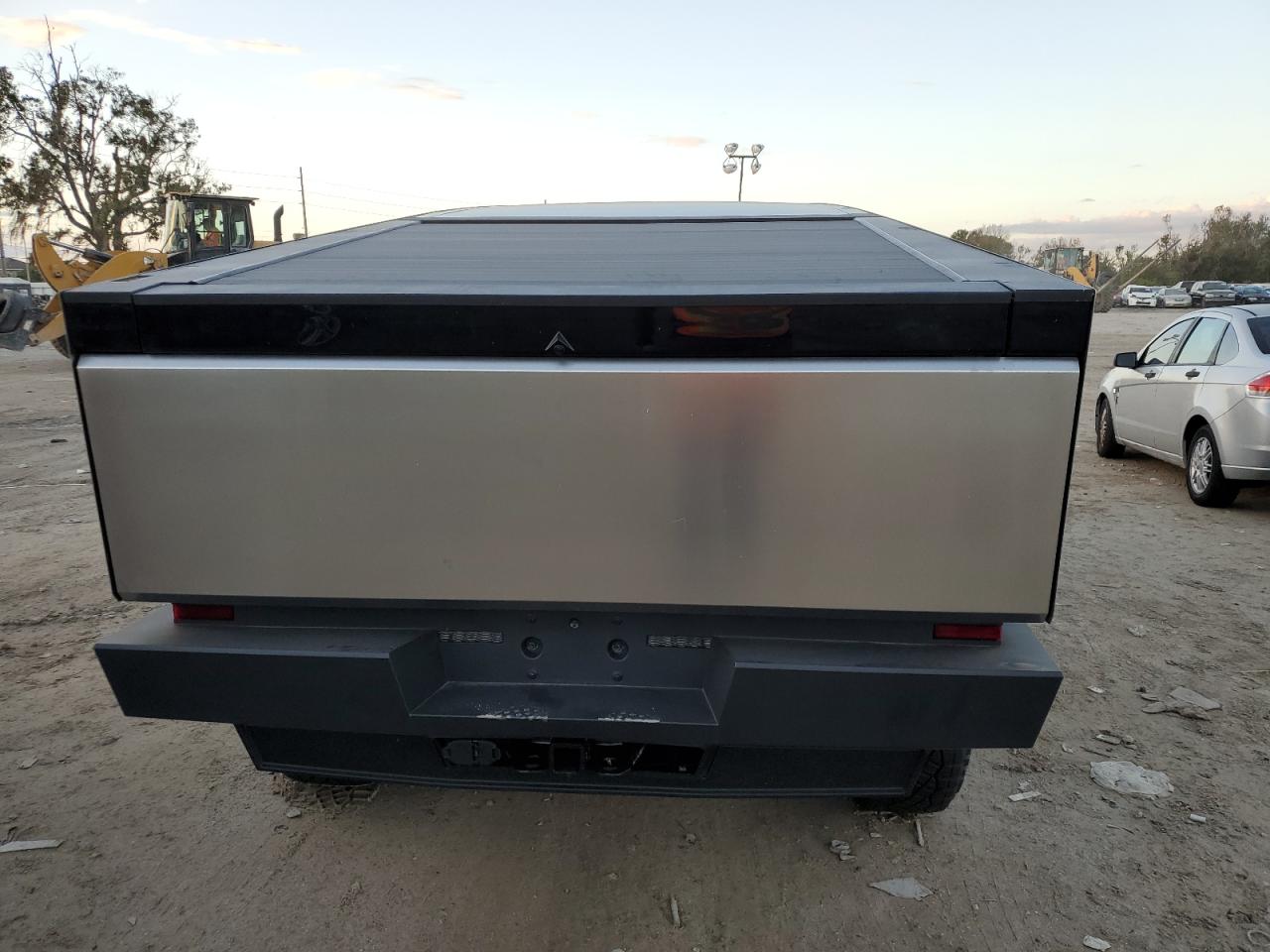 7G2CEHED4RA013156 2024 Tesla Cybertruck