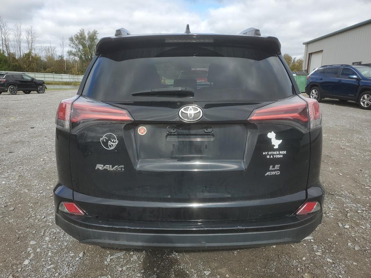 2T3BFREV6HW564520 2017 Toyota Rav4 Le