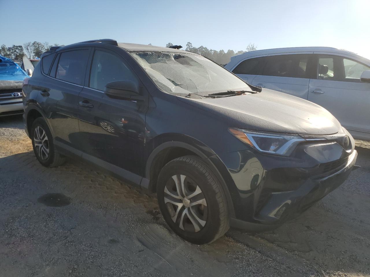 VIN JTMZFREV9HJ721373 2017 TOYOTA RAV4 no.4