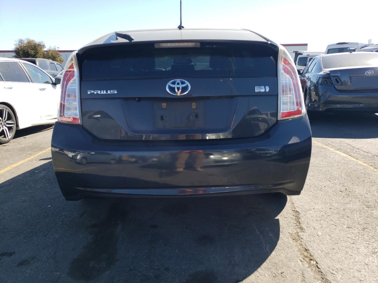 2013 Toyota Prius - Image 6