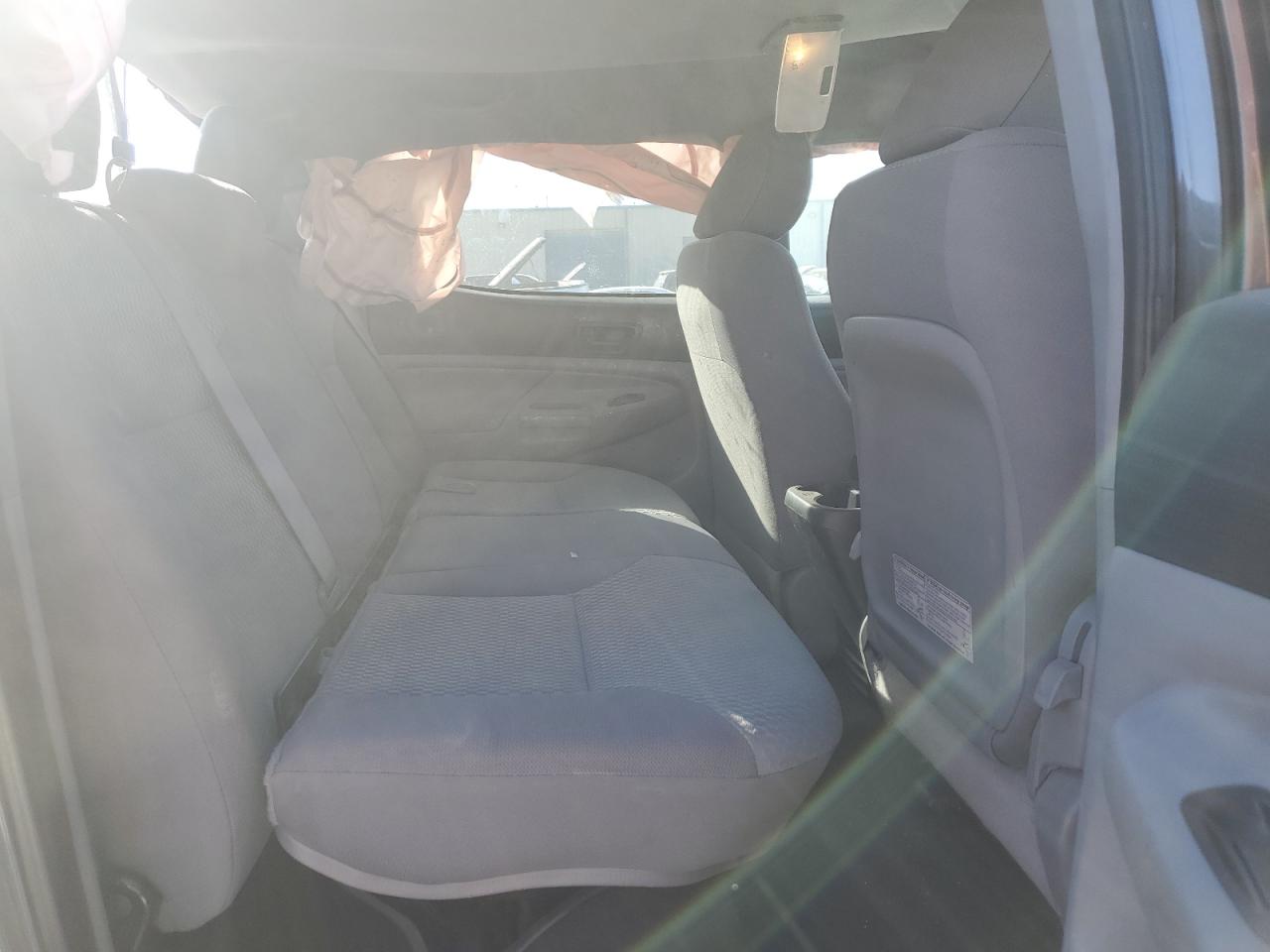 2015 Toyota Tacoma - Image 10
