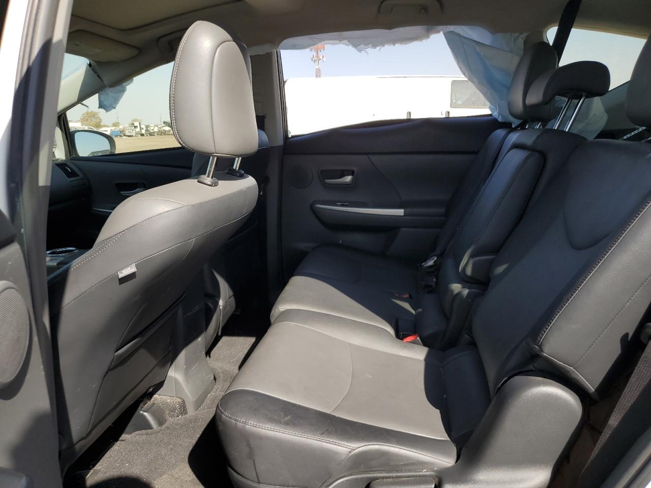 2012 Toyota Prius - Image 10