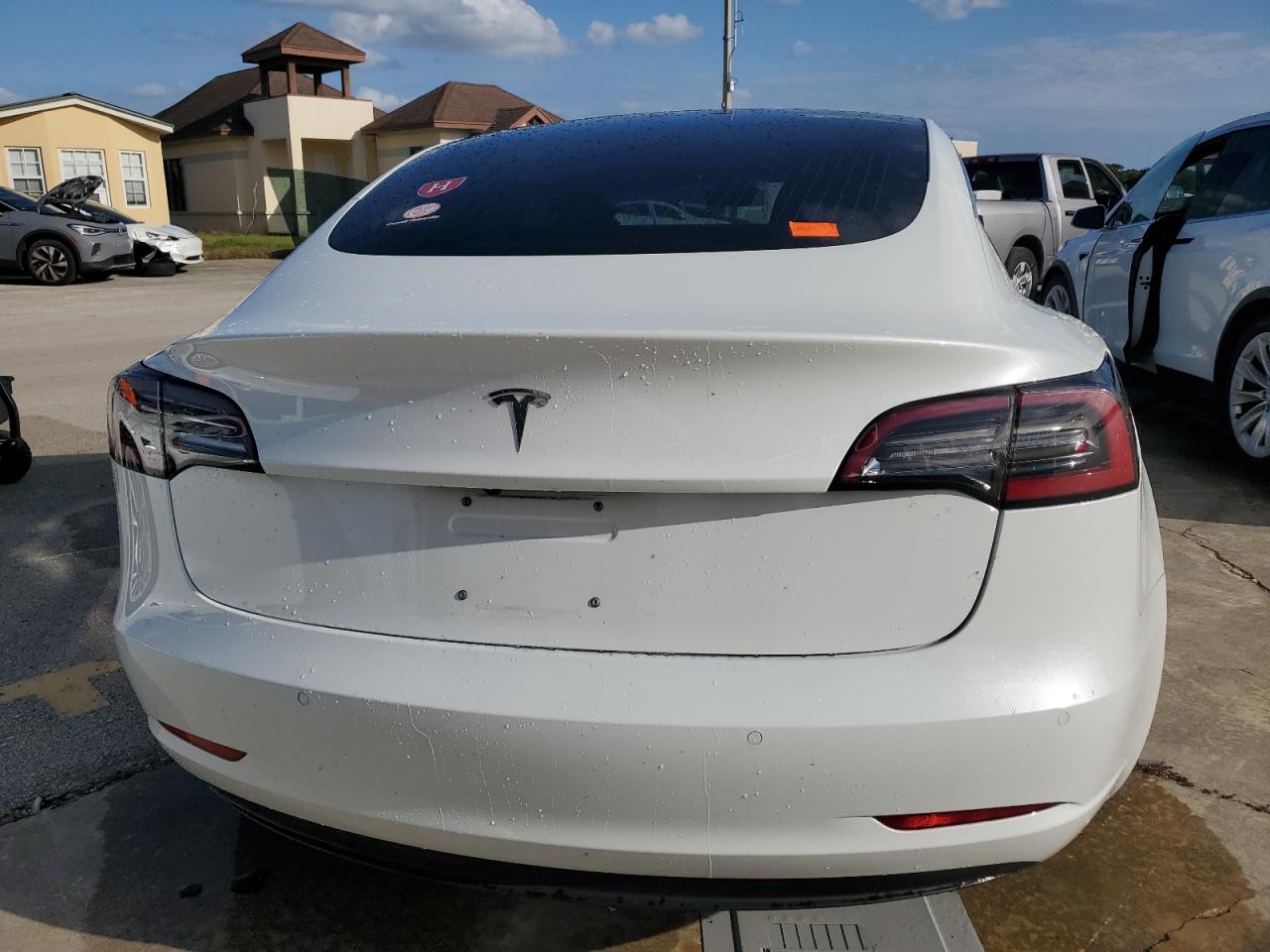 5YJ3E1EB8JF097899 2018 Tesla Model 3