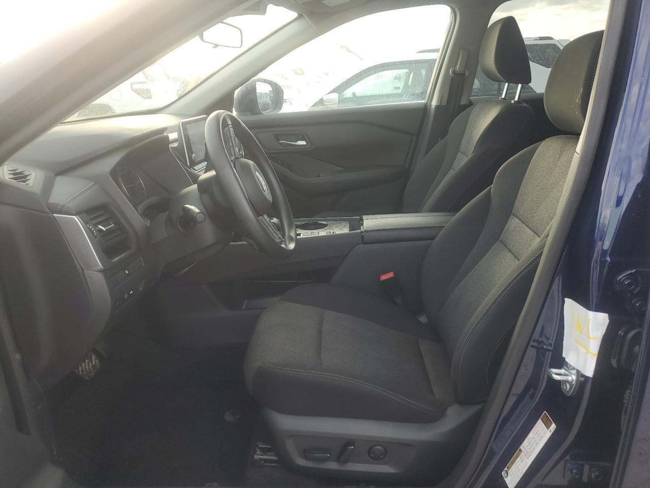 2024 Nissan Rogue - Image 13