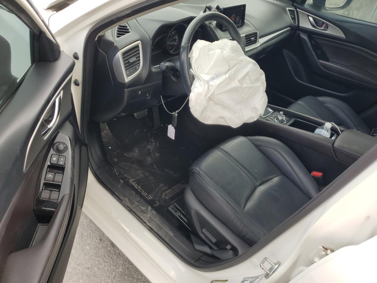 2018 Mazda 3 - Image 8