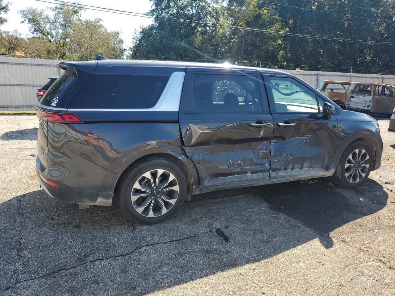 2024 Kia Carnival - Image 3