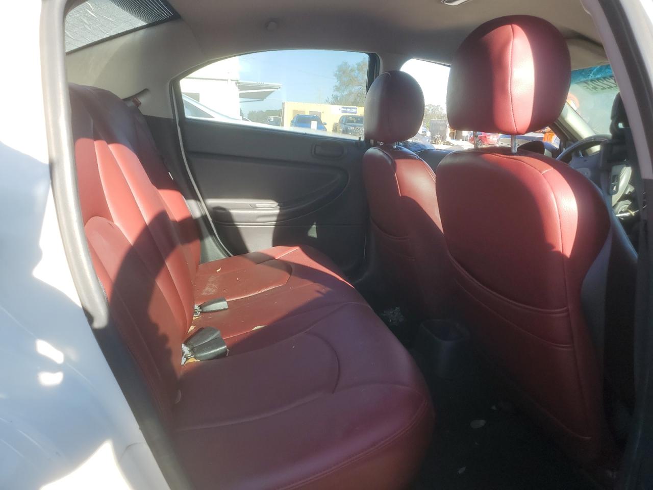 2005 Chrysler Sebring - Image 10
