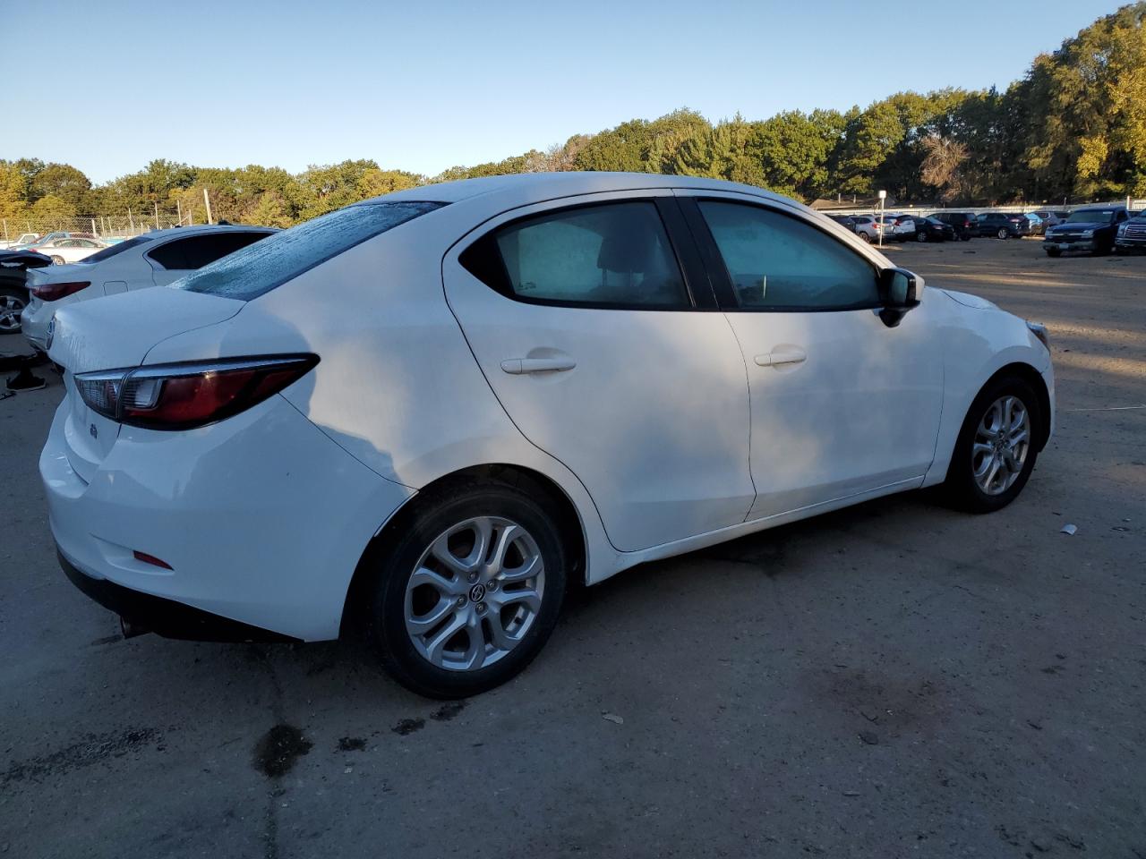 3MYDLBZV7GY119720 2016 Toyota Scion Ia