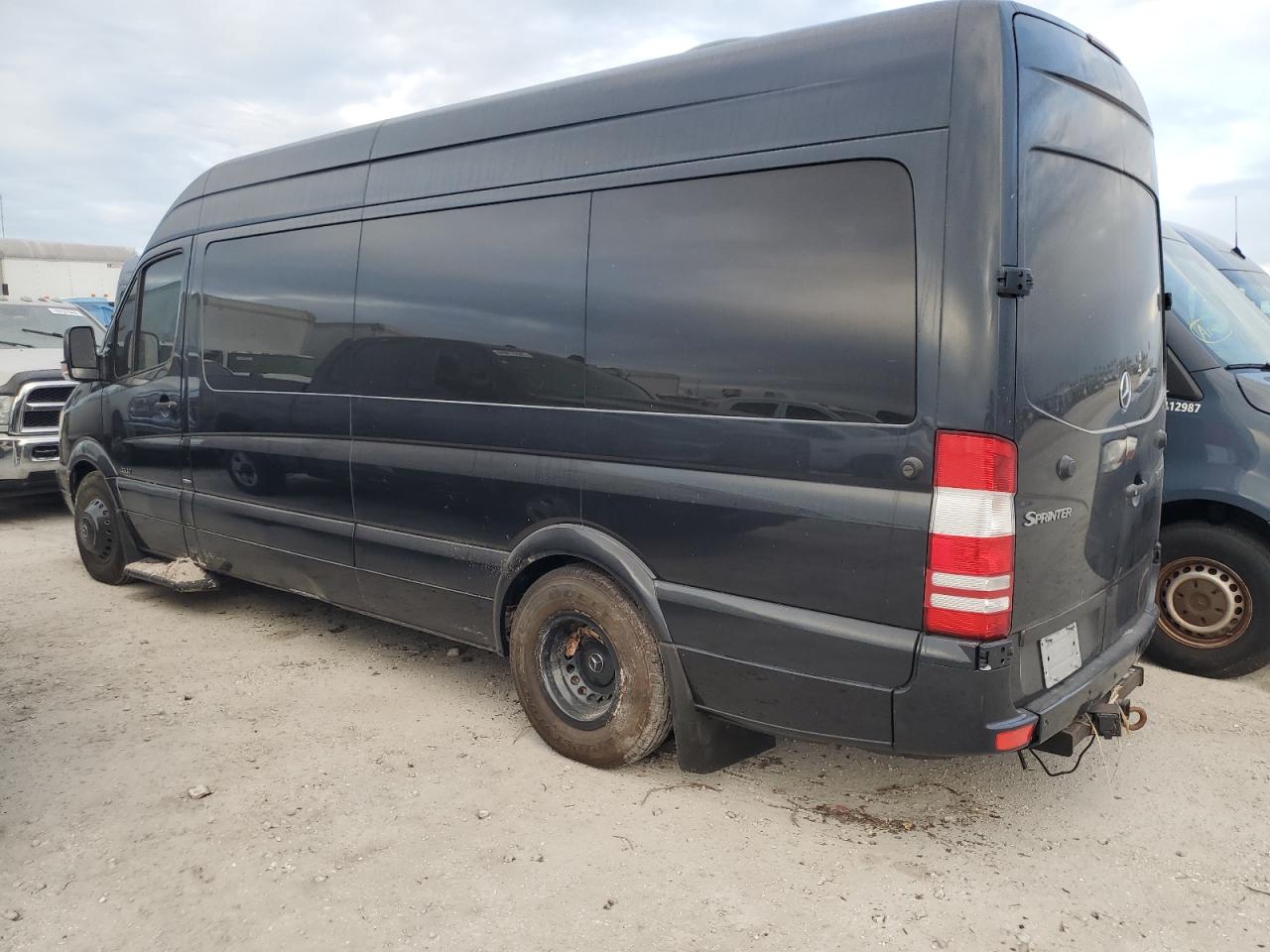 VIN WD3PF1CD2D5815031 2013 MERCEDES-BENZ SPRINTER no.2